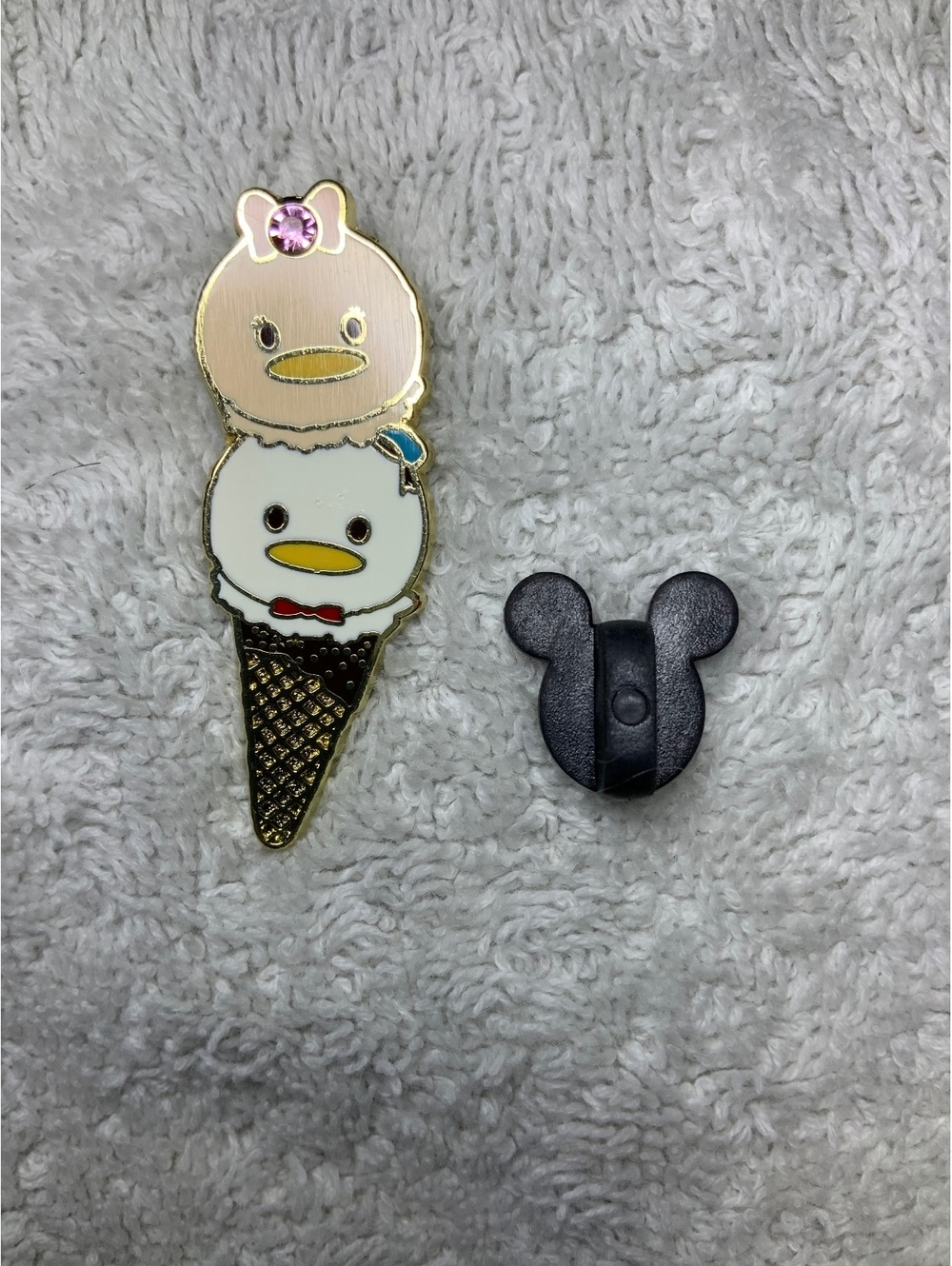 Disney Daisy Duck & Donald Duck Tsum Tsum Ice Cream Cone Pin